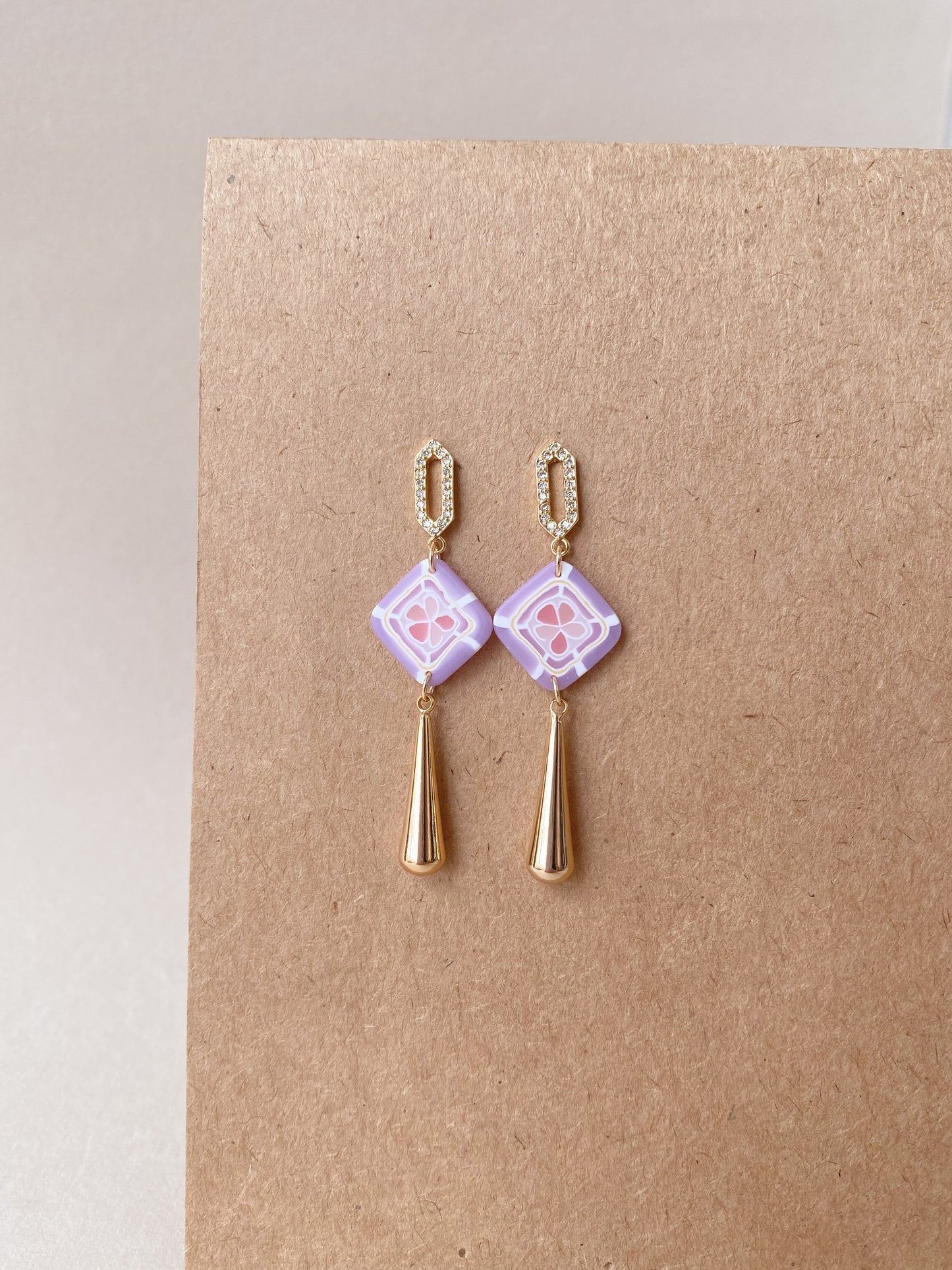 Vintage Floral Gold Drop