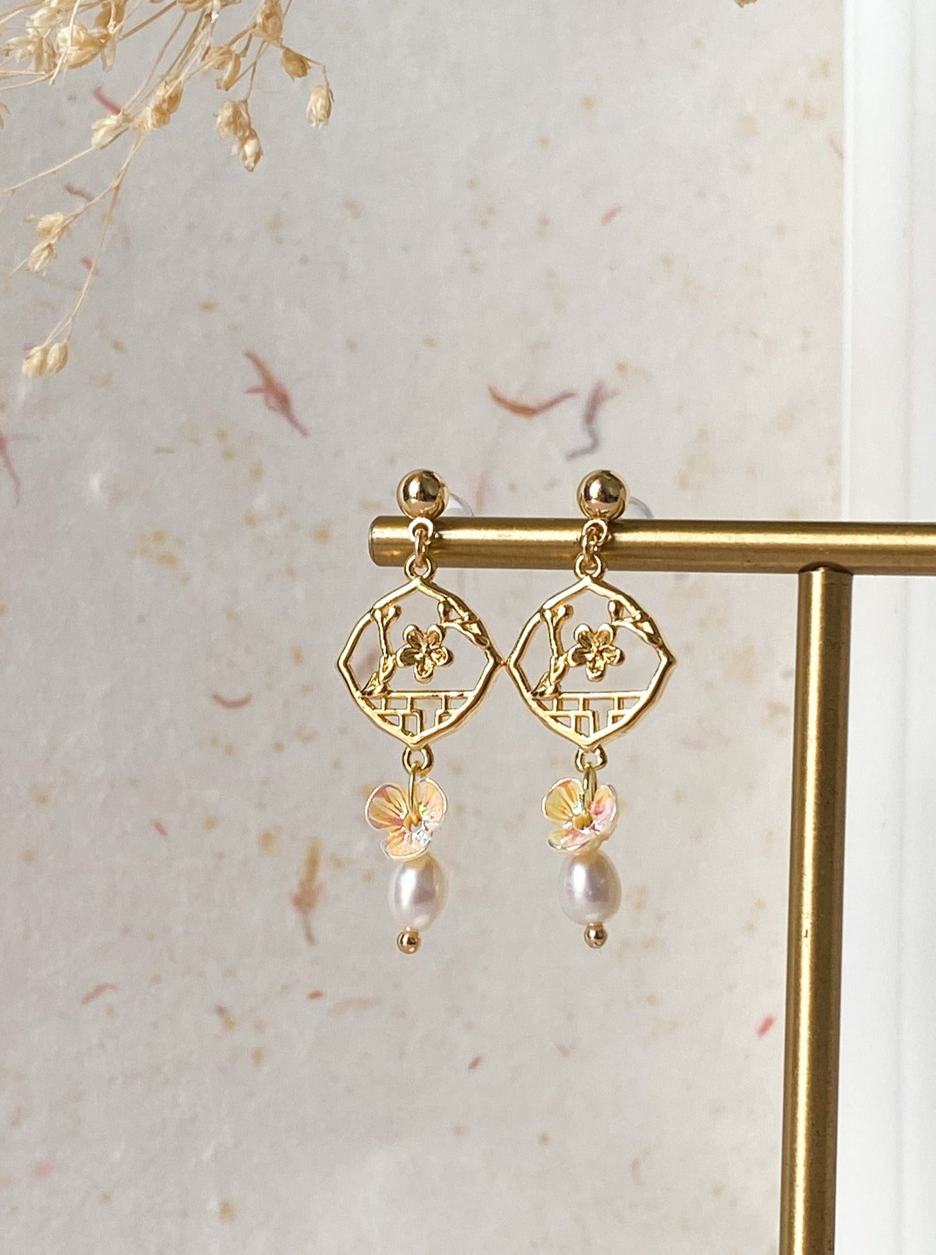 Mei 2.0 - Oriental Window Earrings