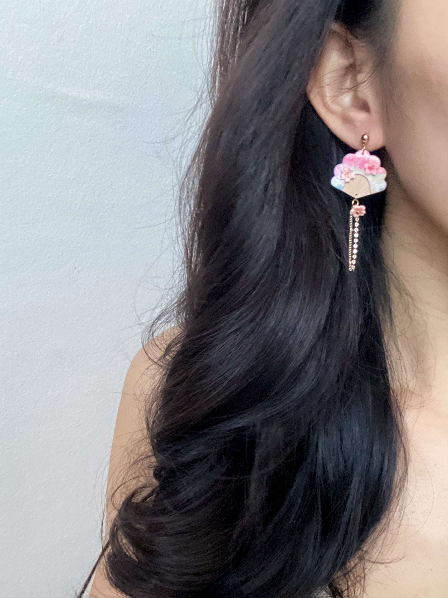 Hana Fan Gold Chain Earrings