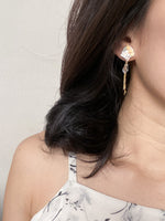 Load image into Gallery viewer, Daisy Daisy (Two-way earrings)
