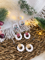Load image into Gallery viewer, Knit Wreath (4 styles)
