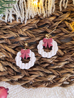 Load image into Gallery viewer, Knit Wreath (4 styles)
